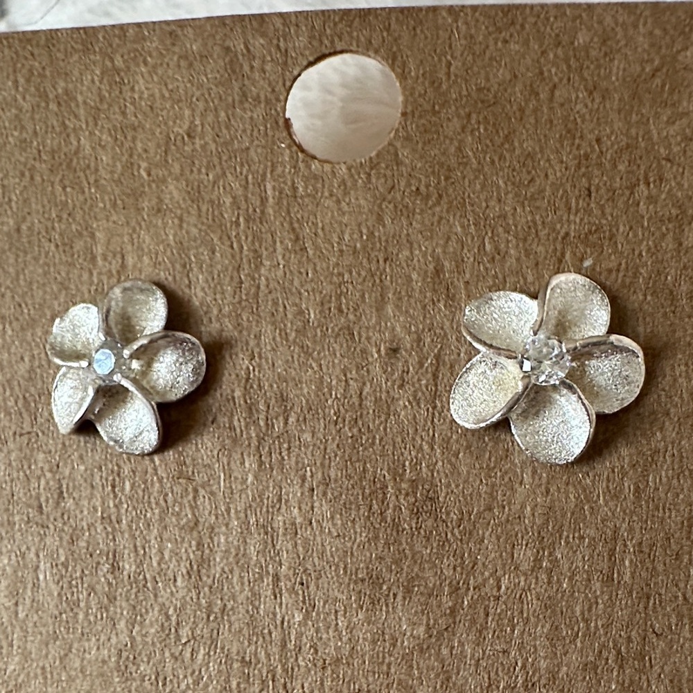 Fine Hawaiian Sterling silver 925 stamp plumeria diamond stud earrings luxury